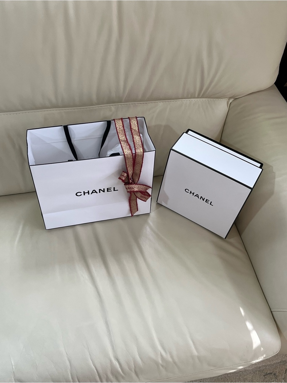 Chanel paper bag with Chanel box and ribbon - Picture 2 of 7